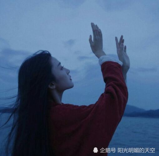 ins·限量版·女生头像:分手后,我们变成了最熟悉的陌生人.