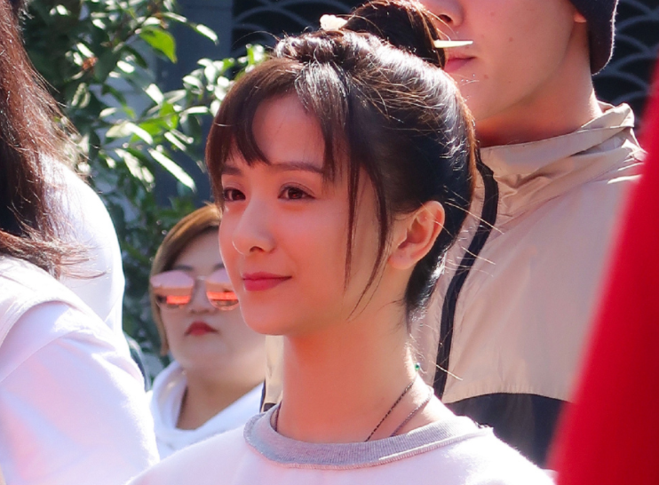 《小女霓裳》官宣开机,男主毕雯珺帅我一脸,女主原来是大家老熟人