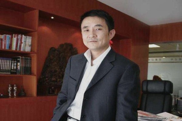 他白手起家狂赚百亿，如今负债700亿还豪掷1.2亿泡这位女星...中国又一首富倒了！（组图） - 1