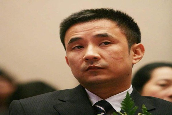 他白手起家狂赚百亿，如今负债700亿还豪掷1.2亿泡这位女星...中国又一首富倒了！（组图） - 2