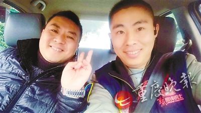 300张与乘客合影塞满相册 的哥:收获愉悦心情(图)