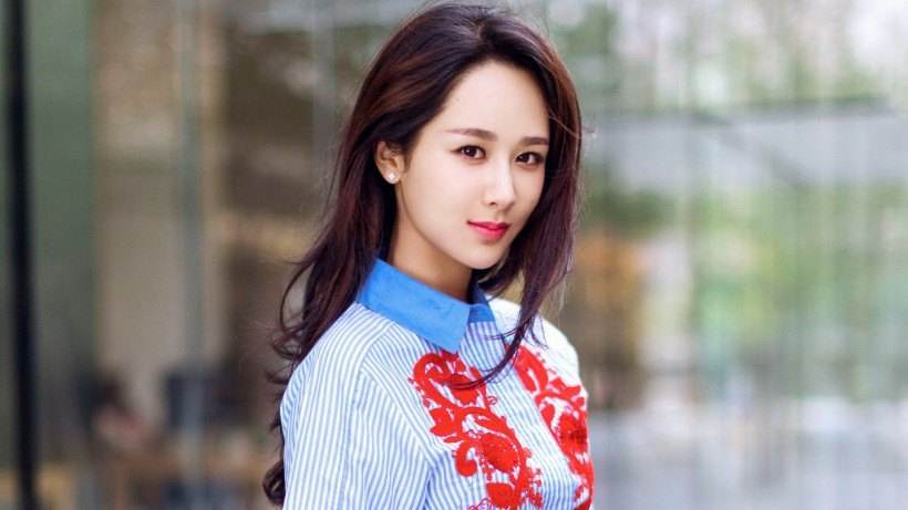杨紫演这部剧的女主角是搓搓有余,甚至还有点让人期待,杨紫主攻电视剧