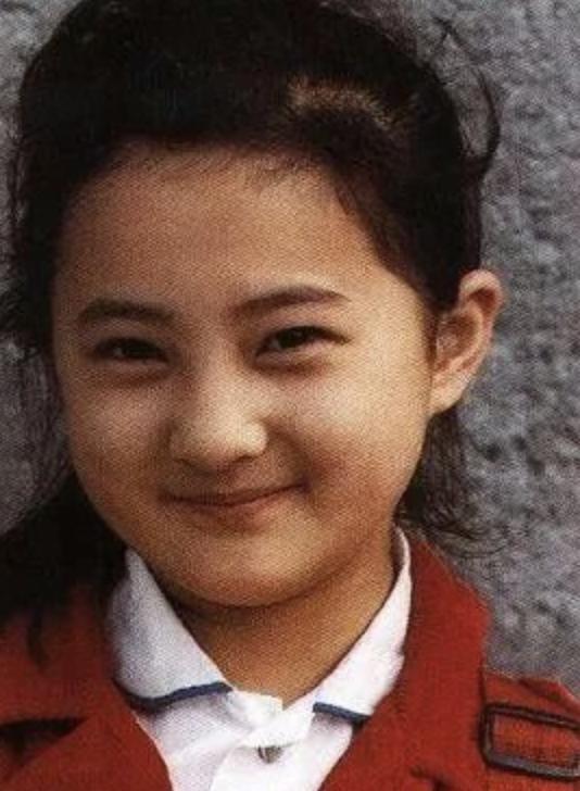 1989年,琼瑶开拍《婉君》,在北京挑选小演菰 .