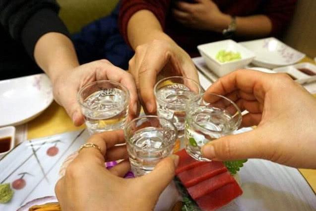 我是情义君,举杯饮酒,一言九鼎!