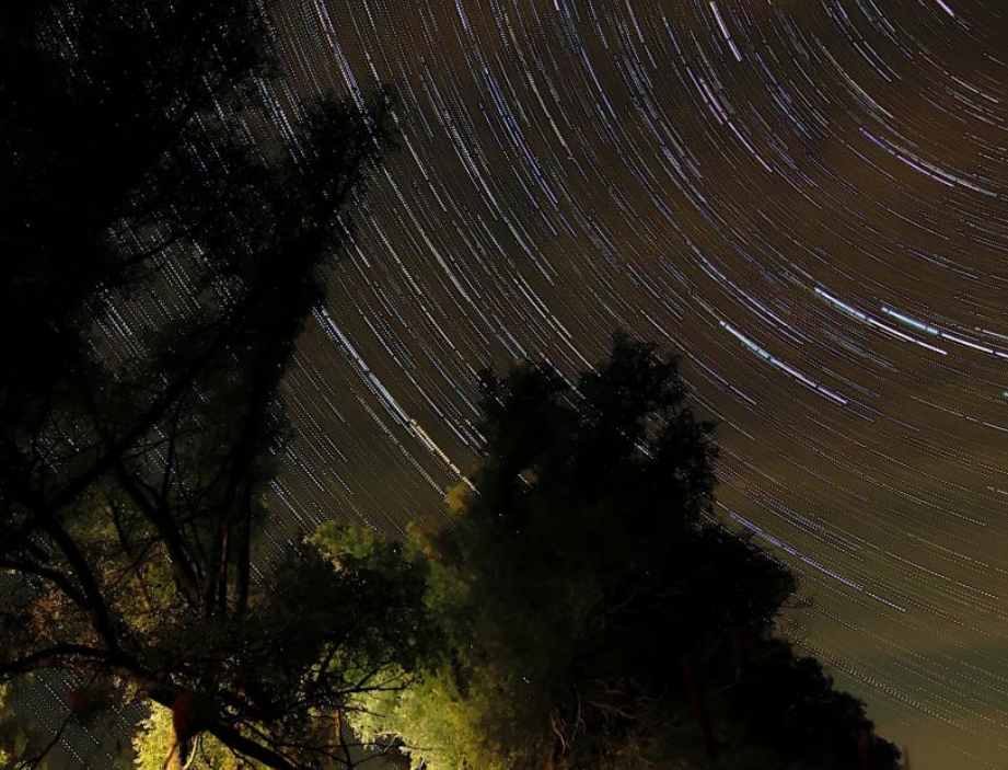 摩羯座流星雨高清精美壁纸,夜色下的流星是那么的美