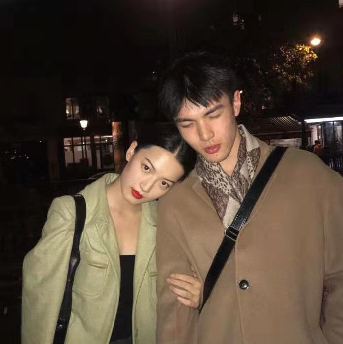ins风·超火情侣头像:大概是思念深入骨髓,竟连梦境都不愿放过你了
