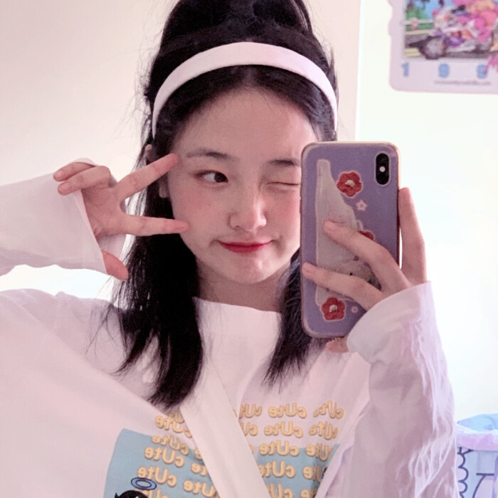 可爱女生头像:从来不相信一见钟情,只是在照镜子的时候会有些动摇