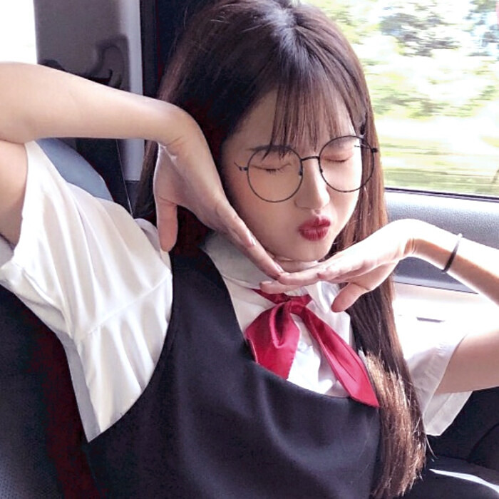 可爱女生头像:从来不相信一见钟情,只是在照镜子的时候会有些动摇