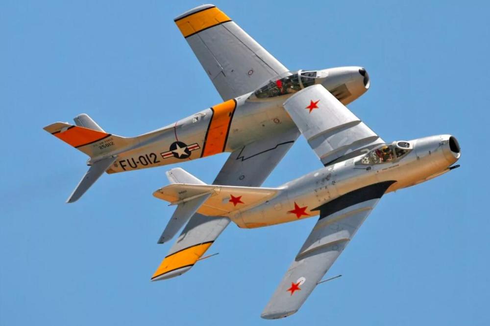 f-86和米格-15是一对死对头,上世纪50年代中国空军和美国空军驾机厮杀