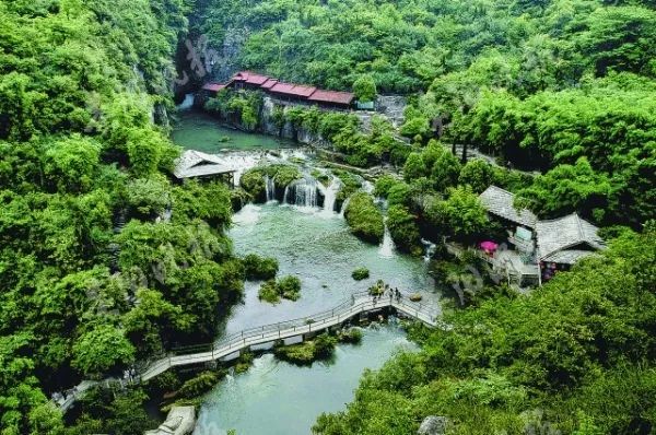 贵安新区天河潭风光醉游人