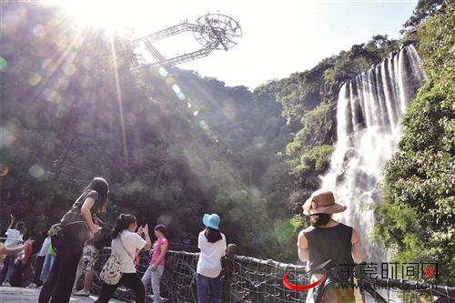 清远古龙峡景区山水青翠吸引大量北方游客 景区供图