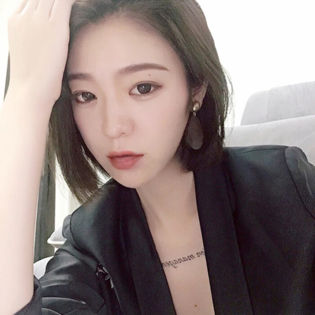 ins超火唯美女生头像:一生会遇到两个人,一个惊艳了时光一个温柔了