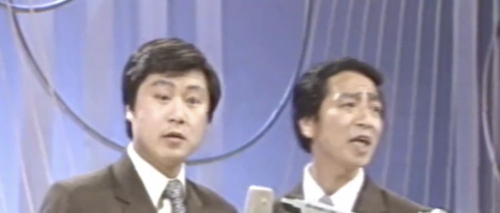 的小范伟还是个连普通话都说不准,管"人"叫"银",管"肉"叫"右"的小年轻