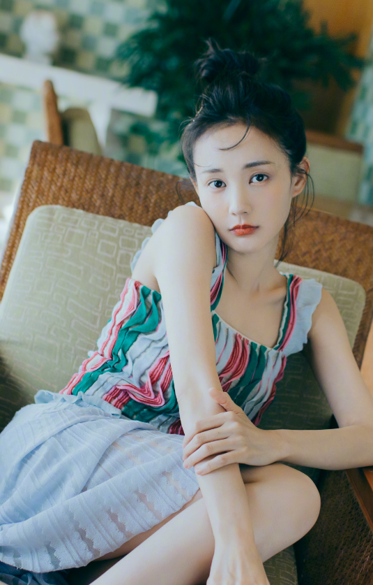 李一桐精美壁纸,长相甜美清纯俏丽,彰显少女气息