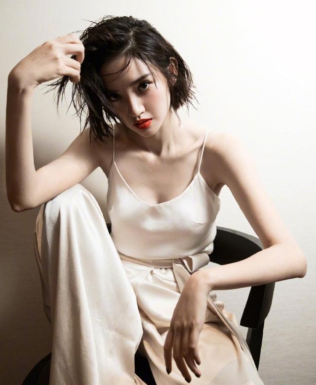 换了发型像是换了张脸!唐艺昕出道前后变化大,30岁美得"辣"眼