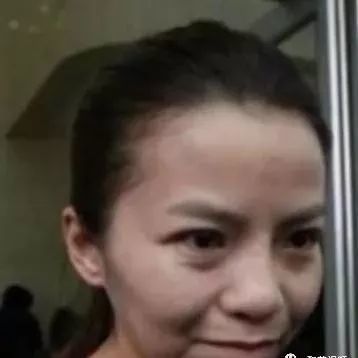 这是朱迅的素颜照,怎么样,大家第一眼有没有认出来啊.
