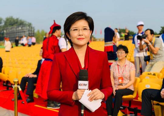 央视主持人王宁:我走我的路,享受前进不怕失去