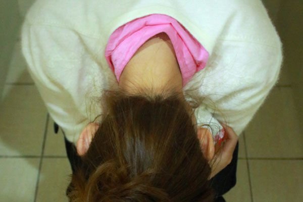 女孩子来月经时,有像肉一样的血块,是怎么回事?女性应