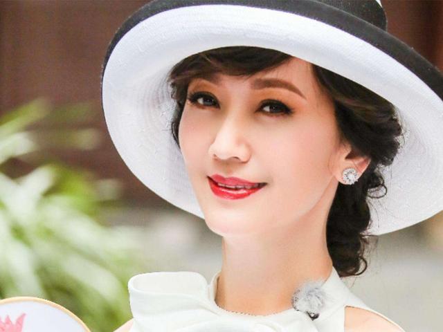 64岁最美白娘子赵雅芝,有过一段失败婚姻,如今二婚家庭幸福