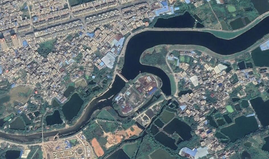 卫星上看广西玉林:市区没有大江,还建有一环路,二环路