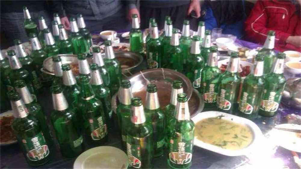 为什么啤酒瓶大多是绿色的,不能做成透明的吗?原来如此