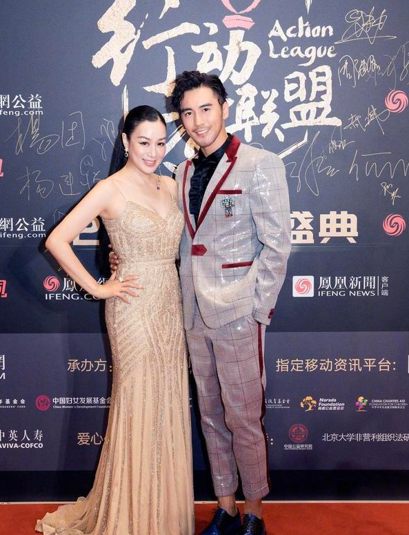 50岁钟丽缇穿裸色吊带裙太惊艳,原来年轻的钟丽缇原来那么美