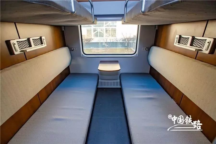 动车二等卧图片