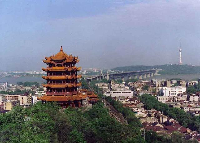 黄鹤楼,武汉的标志性建筑之一,国家5a景点,自古以来声名远扬,誉赞无数