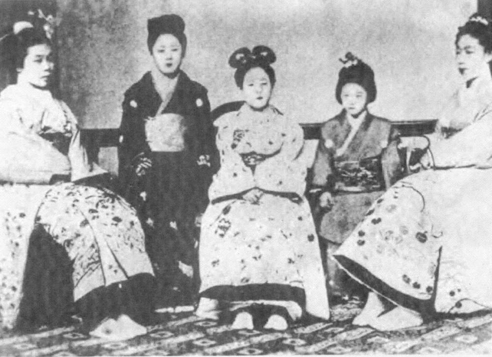 世界人口18岁以下结婚_性感18岁一以下美女(2)