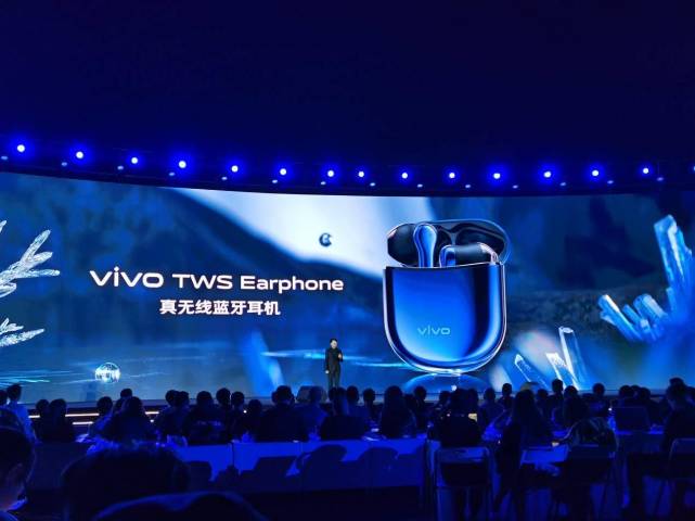 与x30系列一起发布的还有vivo tws earphone 真无线蓝牙耳机.