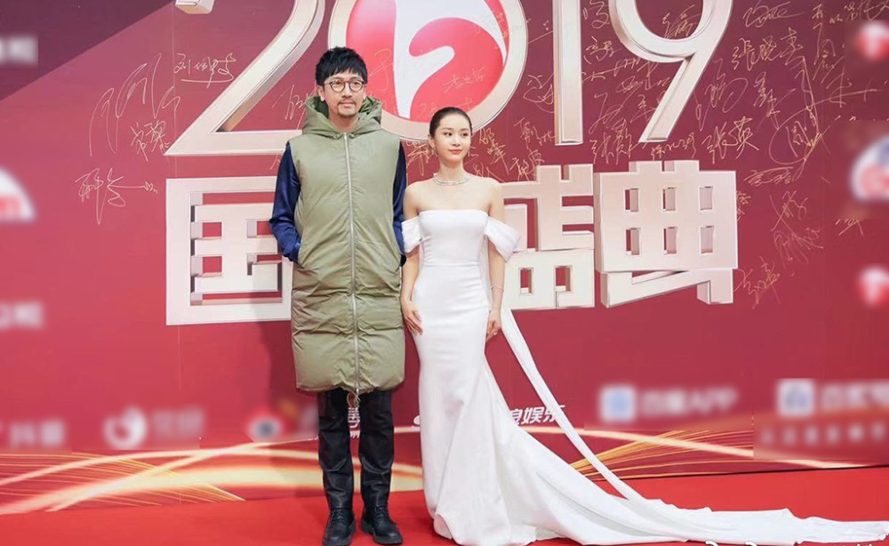 王子文,张鲁一红毯造型太真实,一个负责美,一个负责暖