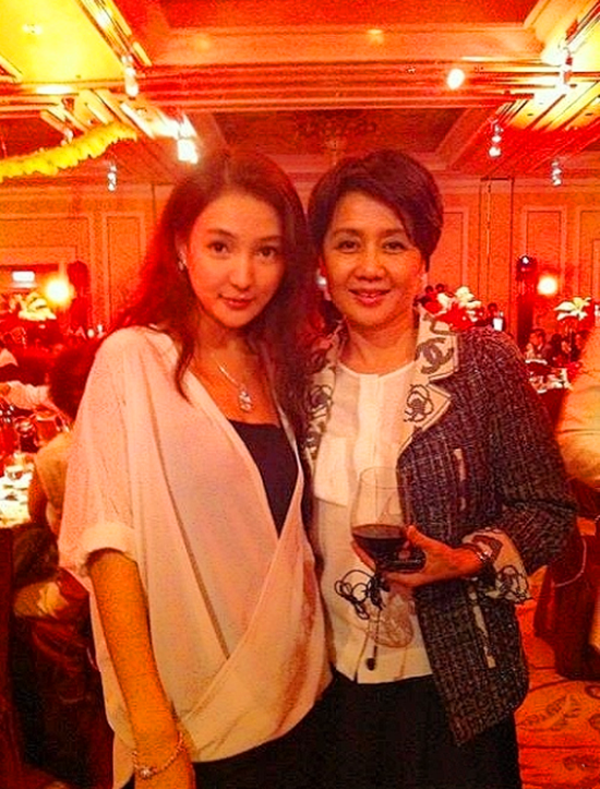 28岁郭美美高调晒朋友圈?与陈冠希,赌王四太梁安琪合影照片曝光