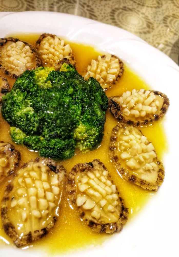 菜量大,性价比高,年底聚会去他家吃海鲜很划算!