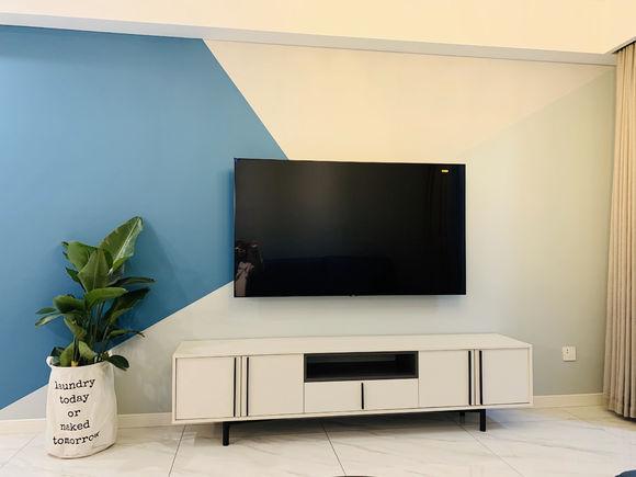电视背景墙是用乳胶漆做的,用的客厅,主卧,次卧三个颜色拼的