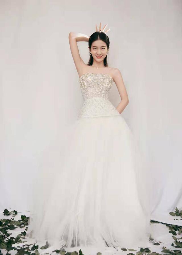 张雪迎婚纱_张雪迎婚纱照(2)