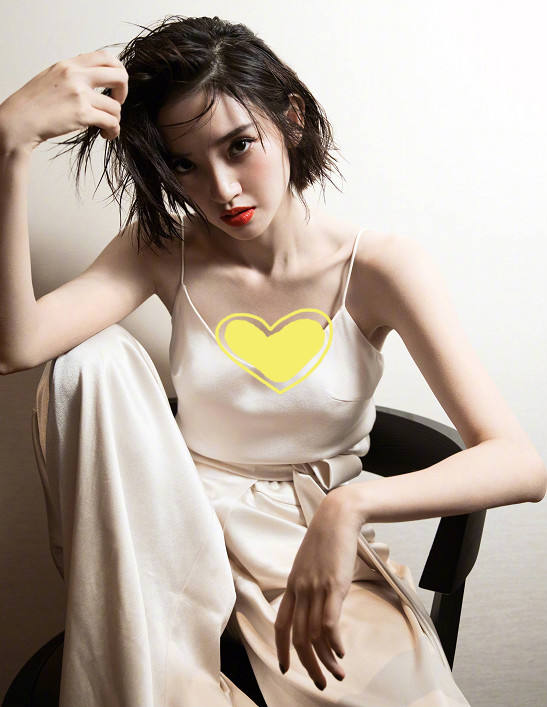 唐艺昕懒理"怀孕"谣言,晒吊带照凸显完美线条,最好的反击