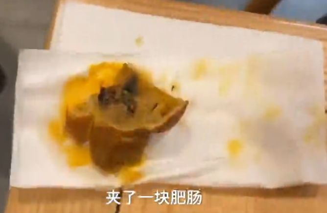 顾客阿香米线吃出屎拒10倍赔偿:赔几百 让吃顿屎?