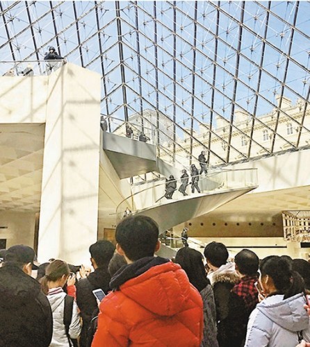 男子持刀闯罗浮宫攻击士兵被捕 巴黎申奥蒙阴影