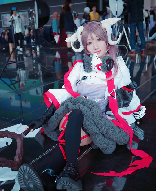 cosplay《明日方舟》游戏角色艾雅法拉,清新优雅的cos