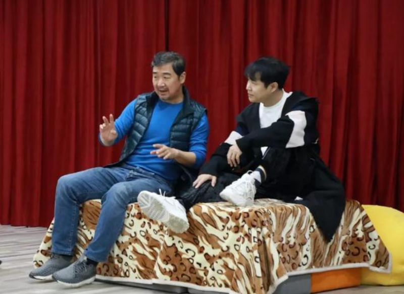 近日,艺人小沈阳主演了张国立导演,邹静之编剧的话剧作品《我爱桃花