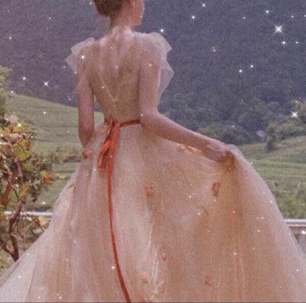 女生头像:上帝洒落一地的珠宝,所以我看见满天繁星和你的眼睛!