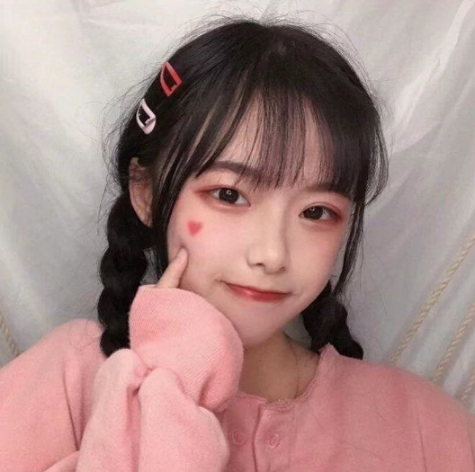 甜腻女生头像:你这被子是我的,你这辈子也是我的!