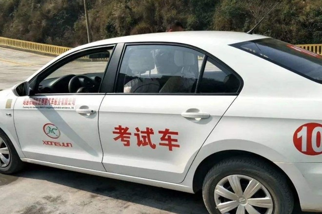 考驾照时,考试车和教练车有啥不同?看完后再也不用担心考不过了