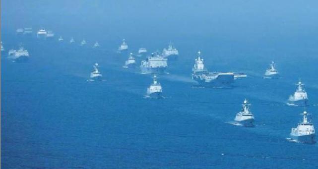 2018中国海军在南海举行海上大阅兵