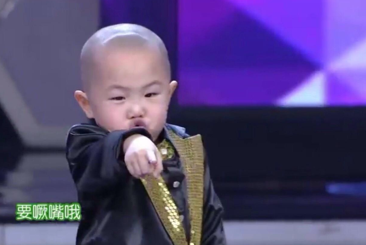 还记得小光头"张峻豪"吗?当初嫌他没头发,如今帅出天际!