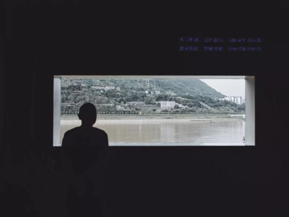 谷雨计划丨她在重庆折磨自己，讲述外国作家和中国小镇教师的故事