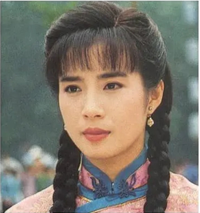 岳翎:被忽略的琼瑶女,清新脱俗的白玫瑰