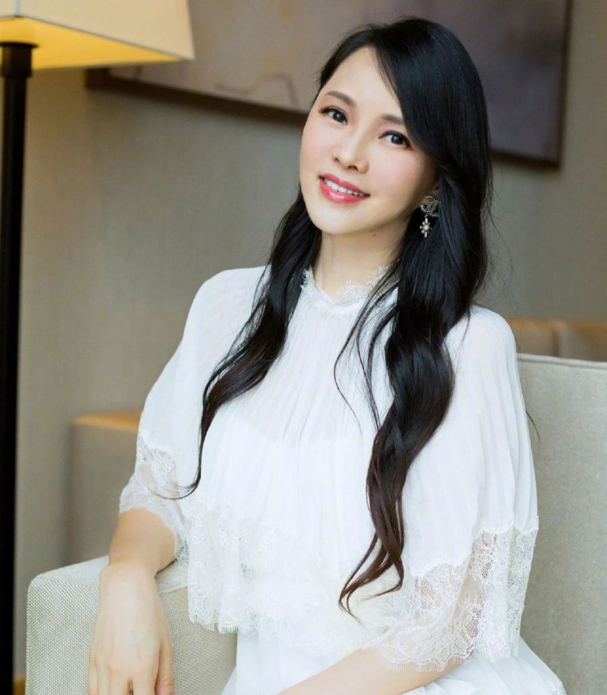 如今还有这么可爱的女儿,难怪伊能静这几年状态越来越好,越来越年轻