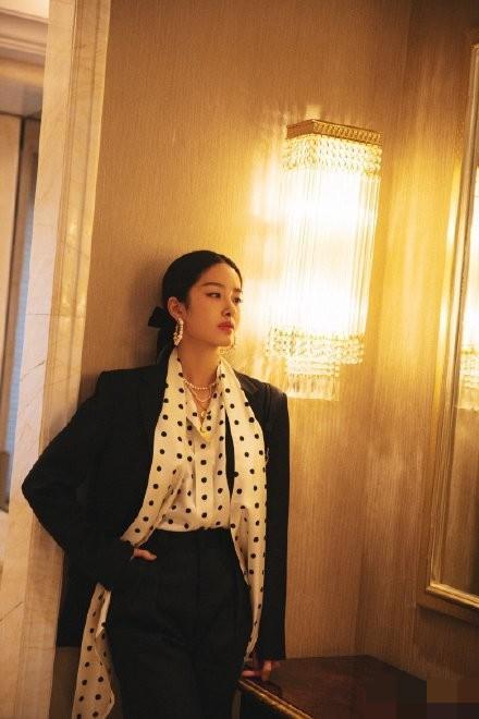 杨采钰与大30岁富豪男友结婚?新戏再演女主,网友:后台