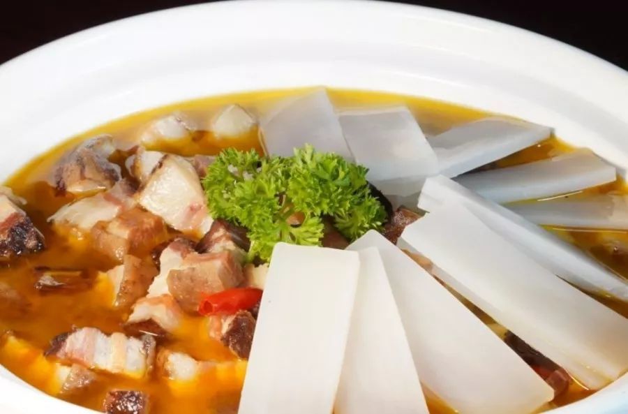 葛根炖腊肉 陈许腱 摄